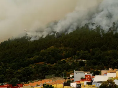A firefighting helicopter makes a water drop near Aguamansa, as wildfires rage out of control on the island of Tenerife, Canary Islands, Spain August 18, 2023. REUTERS/Nacho Doce