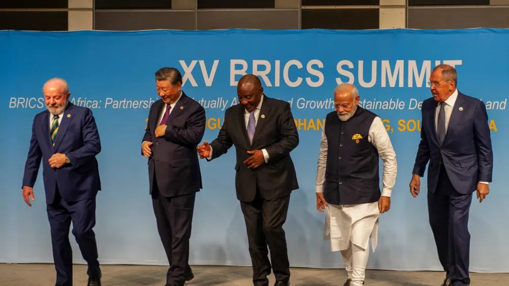 Brazil's President Luiz Inacio Lula da Silva, China's President Xi Jinping, South African President Cyril Ramaphosa, Indian Prime Minister Narendra Modi and Russia's Foreign Minister Sergei Lavrov walk after posing for a picture at the BRICS Summit in Johannesburg, South Africa August 23, 2023. REUTERS/Alet Pretorius/Pool