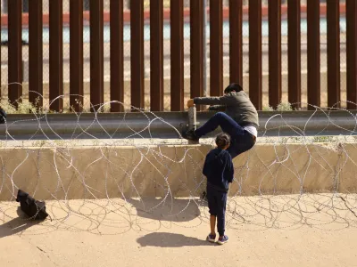 Migrants try to cross through a razor wire fence deployed to inhibit the crossing of migrants into the United States, seen from Ciudad Juarez, Mexico August 28, 2023. REUTERS/Jose Luis Gonzalez