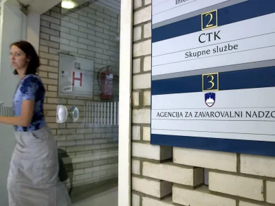 Po pojasnilih agencije za zavarovalni nadzor je generalni direktor zavarovalnice AXA Thomas Buber že leta 2017 opozarjal, da sveta v primeru nadaljevanja globalnega segrevanja kmalu ne bo več mogoče zavarovati. Pogostost in intenzivnost naravnih nesreč bo namreč prevelika.