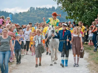 pikin festival-Pikin prihod na Alfredu s Tomazem, Anico in kapitanom.JPG