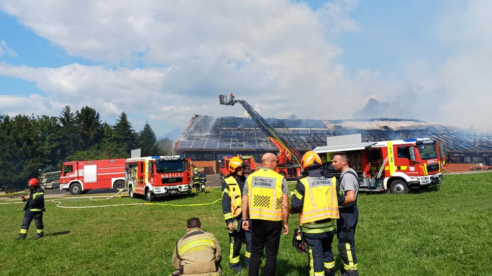 Na terenu so že reševalne ekipe.