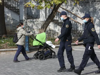 Kr&scaron;iteljem epidemiolo&scaron;kih predpisov bodo vrnili že plačano globo, odprti postopki pa se bodo ustavili.