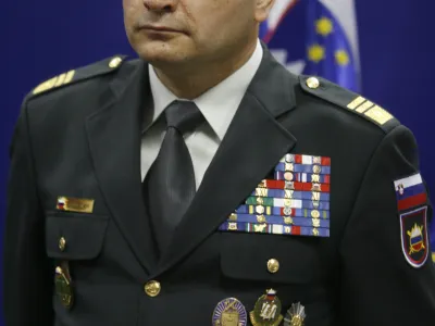 novi načelnik generalštaba SV generalmajor mag. Alojz Šteiner - Ministrstvo za obrambo (MORS) - Slovenska vojska z novim načelnikom Generalštaba SV- primopredaja dolžnosti med dosedanjim načelnikom generalpodpolkovnikom Albinom Gutmanom in novim načelnikom generalmajorjem Alojzom Šteinerjem/FOTO: Matej PovšeOPOMBA: ZA OBJAVO V ČASOPISU DNEVNIK