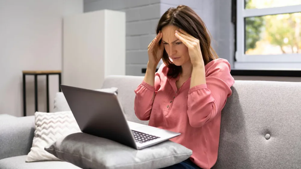 Raziskava je pokazala, da so tarče maščevalne pornografije največkrat ženske, stare od 18 do 29 let. Storilca skoraj praviloma poznajo. Običajno gre za bivšega partnerja.