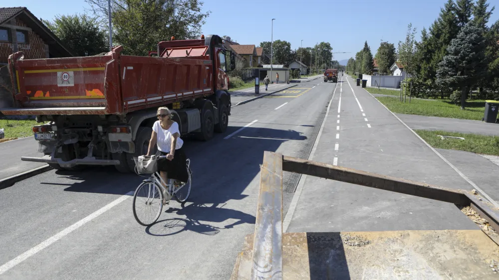 Nova cesta bo imela tudi nov pločnik in varno kolesarsko stezo.