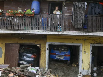 Ne glede na to, da so avgustovske poplave največjo škodo povzročile v Savinjski dolini in na Koroškem, je vlada prvo tehnično pisarno za pomoč pri obnovi ustanovila v Ljubljani. Področnih regijskih pisarn še vsaj mesec dni ne bo.