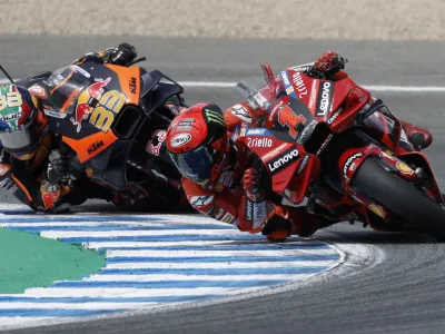 MotoGP - Spanish Grand Prix - Circuito de Jerez, Jerez, Spain - April 30, 2023 Ducati Lenovo Team's Francesco Bagnaia and Red Bull KTM Factory Racing's Brad Binder in action during the race REUTERS/Jon Nazca