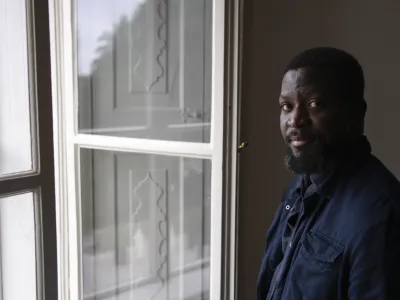 - 30.08.2023 - Ibrahim Mahama, vizualni umetnik iz Gane, letošnji umetniški vodja 35. grafičnega bienala Ljubljana //FOTO: Jaka Gasar