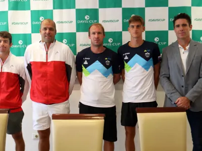 Raphael Calzi,kapetan Luksemburga Gilles Muller,kapetan Slovenije Grega Žemlja,Bor Tratnik,Gregor Krušič<br> 13.09.2023 – Tenis Slovenija - novinarska konferenca moške teniške reprezentance pred dvobojem v drugi evro-afriški skupini v Davisovem pokalu med Slovenijo in Luksemburgom v Ljubljani<br><br>//FOTO: Tomaž Skale<br>