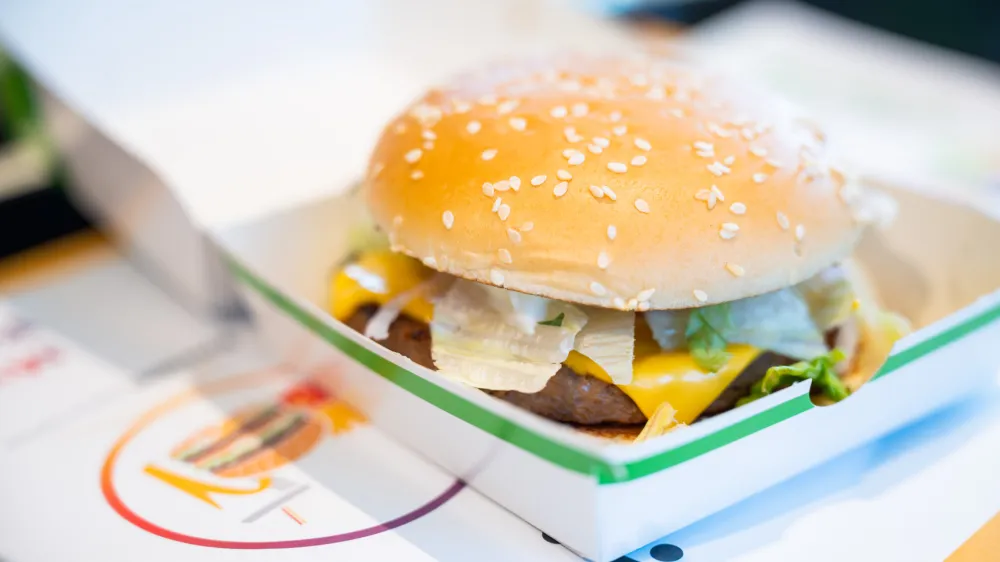 Ljubljana, restavracija McDonald's.<br>Predstavitev kulinaricne novosti v slovenskih restavracijah McDonald's za predstavnike medijev in pogovor o priloznostih in izzivih na podrocju kulinarike.