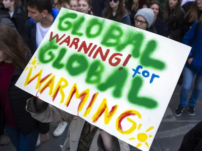 ﻿- simbolična fotografija - <br><br><br>- 15.03.2019 – Podnebni štrajk v Ljubljani - Mladi za podnebno pravičnost zahtevali odločno podnebno ukrepanje - protest za boljše okoljske razmere in razogljičenje Slovenije – protestni shod - podnebne spremembe - //FOTO: Matjaž Rušt