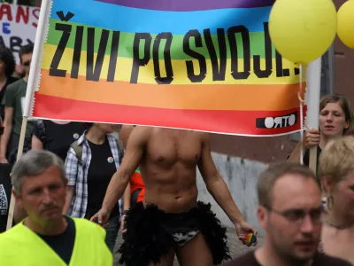 - Parada ponosa 2011 s sloganom Še vedno čakamo ! - javna manifestacija lezbijk, gejev, biseksualcev in transseksualcev  //FOTO: Luka Cjuha