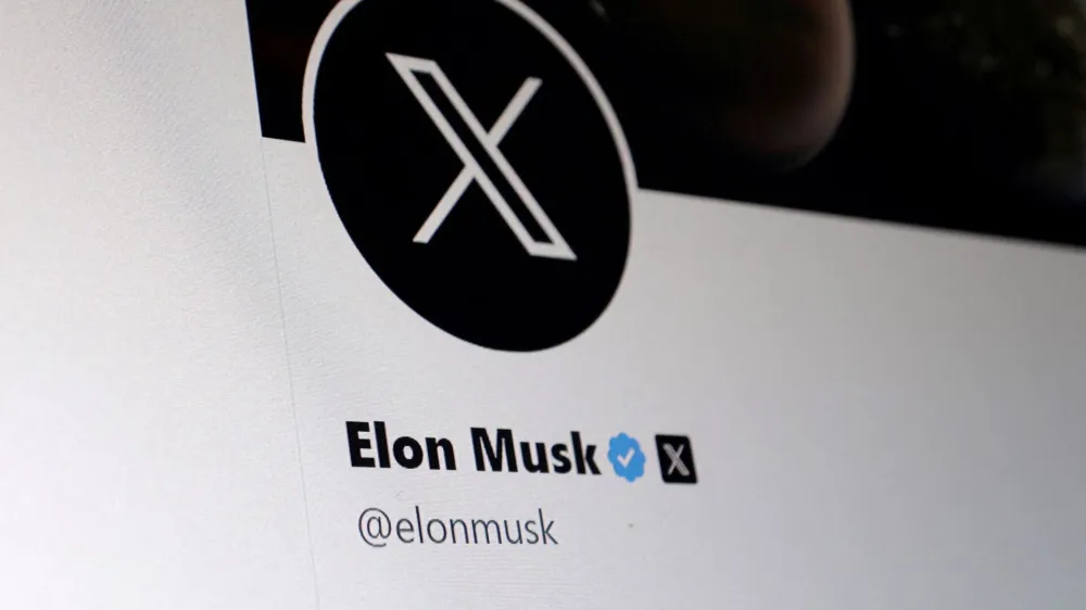 FILE PHOTO: Elon Musk Twitter account is seen in this illustration taken July 24, 2023. REUTERS/Dado Ruvic/Illustration/File Photo