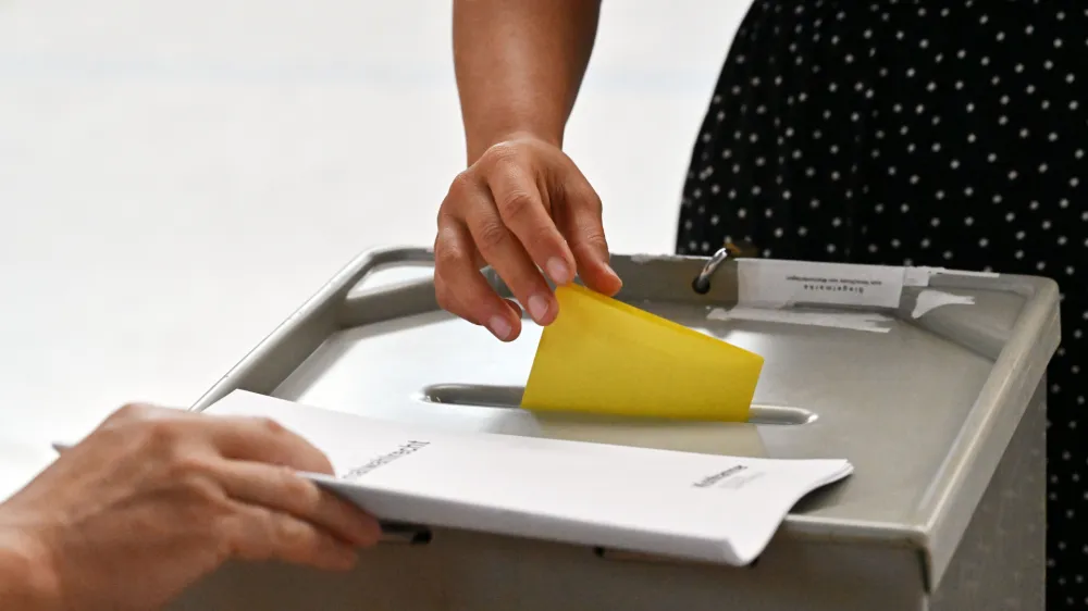 FILED - 25 June 2023, Thuringia, Sonneberg: A woman votes at the polling station in the Meng-Haemm Arena for the runoff election of the district administrator in Sonneberg County. According to a new study, far-right extremist attitudes have increased sharply in Germany since 2021, with the researchers determining that one in 12 adults now hold an extreme right-wing worldview. Photo: Martin Schutt/dpa