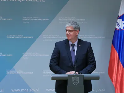 Ljubljana, MNZ.<br>Izjava za medije ministrice za infrastrukturo Alenke Bratusek in ministra za notranje zadeve Bostjana Poklukarja.