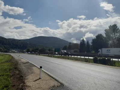 Vrhniška južna obvoznica razbremeni Vrhniko iz smeri Borovnic. Foto: Miha Turk 