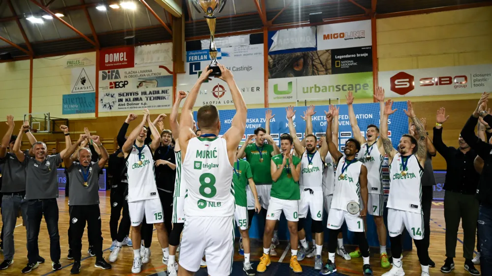 - zmagovalci Superpokala 2022 ko&scaron;arkarji Cedevita Olimpije - - 23.09.2022 &ndash; ko&scaron;arka - Cedevita Olimpija: Helios Suns. Superpokal Slovenije 2022 //FOTO: Nik Erik Neubauer