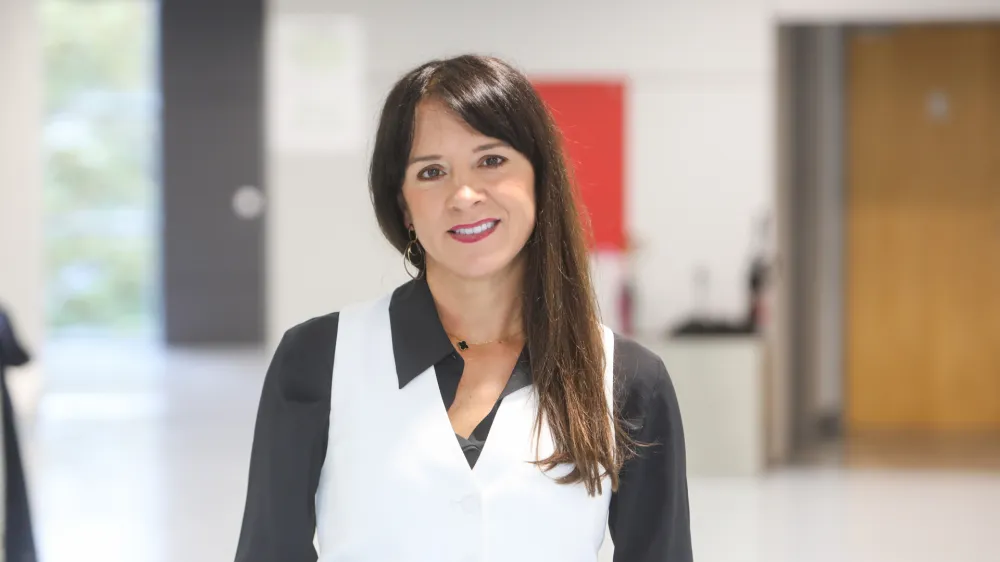 Dr. Elena Martellozzo poudarja,&nbsp;da se je z otroki nujno treba pogovarjati o ljubezni, spolnem odnosu s privolitvijo in zdravih spolnih praksah.