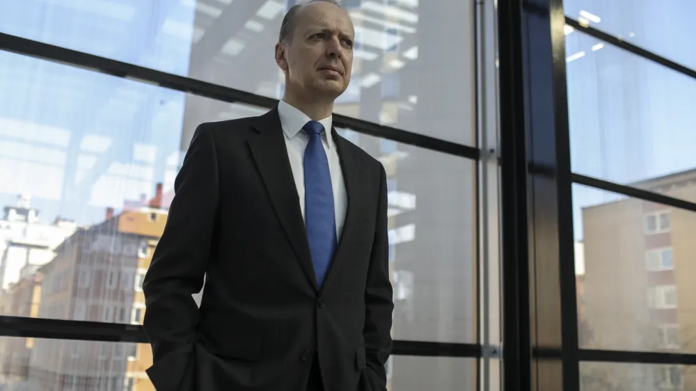 - 22.03.2022 – dr. Andrej Benedejčič, diplomat, veleposlanik - posebni odposlanec MZZ za nadzor oborožitve, razorožitev in neproliferacijo, stalni predstavnik Slovenije pri OVSE med letoma 2015 in 2019, veleposlanik v Rusiji med letoma 2005 in 2008, avtor knjige Rusija in slovanstvo: med velikodržavnostjo in vzajemnostjo /FOTO: Jaka GasarOPOMBA: INTERVJU ZA OBJEKTIV 2022