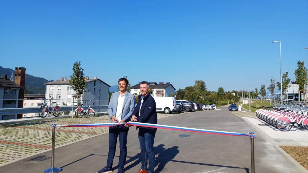 Zlato polje parkirišče