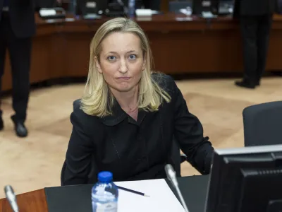 ﻿Belgija, Bruselj.<br>Zasedanje ministrov EU, pristojnih za evropske in zunanje zadeve, ki so se sestali v okviru Sveta EU za splosne zadeve, da bi govorili o prosnji BiH za clanstvo v EU, migracijah in trgovinskem sporazumu Ceta.<br>Iz Slovenije se je zasedanja udelezila drzavna sekretarka na zunanjem ministrstvu Sanja Stiglic.