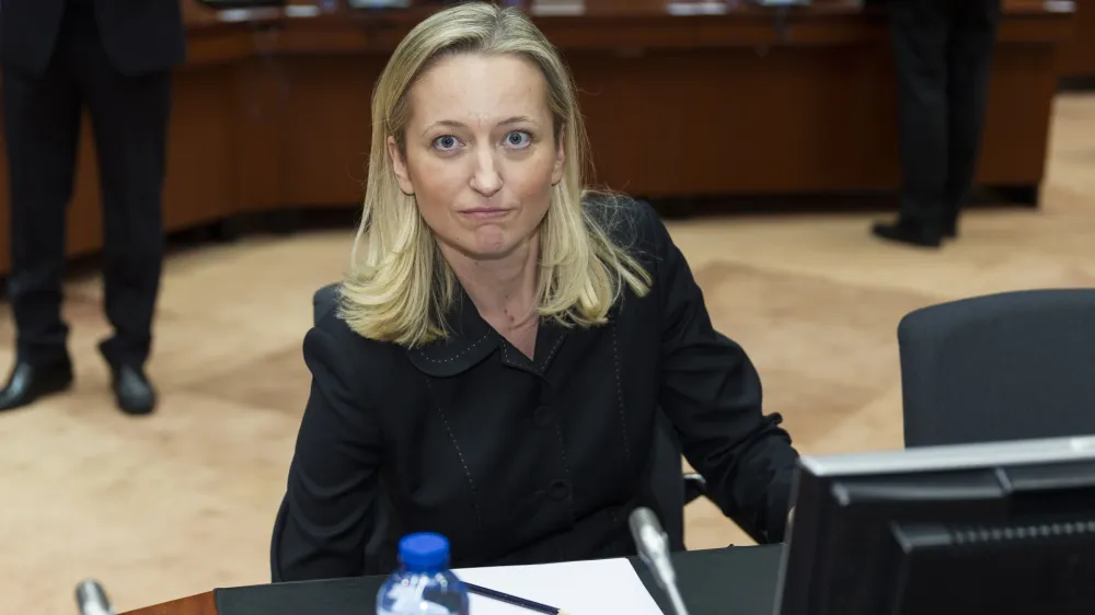 ﻿Belgija, Bruselj.<br>Zasedanje ministrov EU, pristojnih za evropske in zunanje zadeve, ki so se sestali v okviru Sveta EU za splosne zadeve, da bi govorili o prosnji BiH za clanstvo v EU, migracijah in trgovinskem sporazumu Ceta.<br>Iz Slovenije se je zasedanja udelezila drzavna sekretarka na zunanjem ministrstvu Sanja Stiglic.