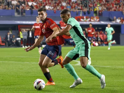Soccer Football - LaLiga - Osasuna v Atletico Madrid - El Sadar Stadium, Pamplona, Spain - September 28, 2023 Osasuna's Jesus Areso in action with Atletico Madrid's Samuel Lino REUTERS/Vincent West