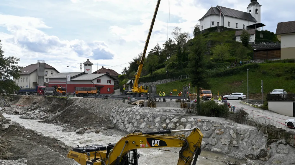 Poplave- 31.08.2023 – Gradnja novega mostu na cesti Kamnik–Stahovica.//FOTO: Nik Erik Neubauer