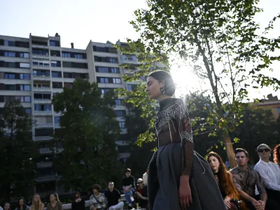 - Petkovškovo nabrežje - študentska modna revija Fakultete za dizajn  - 02.10.2023 - Ljubljanski teden mode – LJFW.  //FOTONik Erik Neubauer