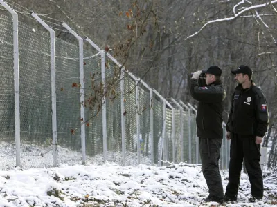 Slovakian border guards patrol along the Slovakia-Ukraine border near the east Slovakian village of Ubla November 28, 2007. Border controls were relaxed when 10 mainly ex-communist countries joined the EU in 2004, but from December 21 the so-called Schengen zone of 15 states will be expanded by nine new members -- including Germany's neighbours Poland and the Czech Republic. REUTERS / David W Cerny (SLOVAKIA)