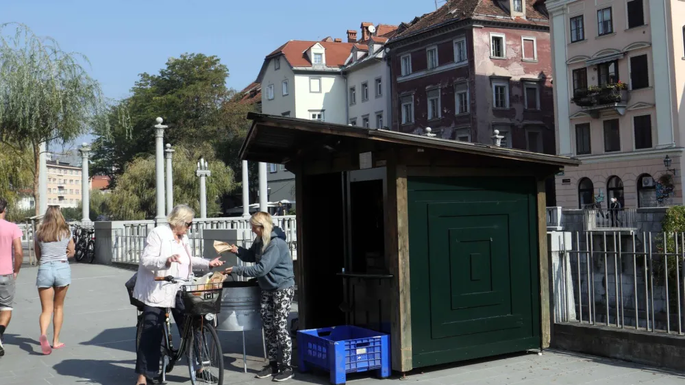 03.10.2023 - hišica za prodajo kostanja, BregFoto: Tomaž Skale