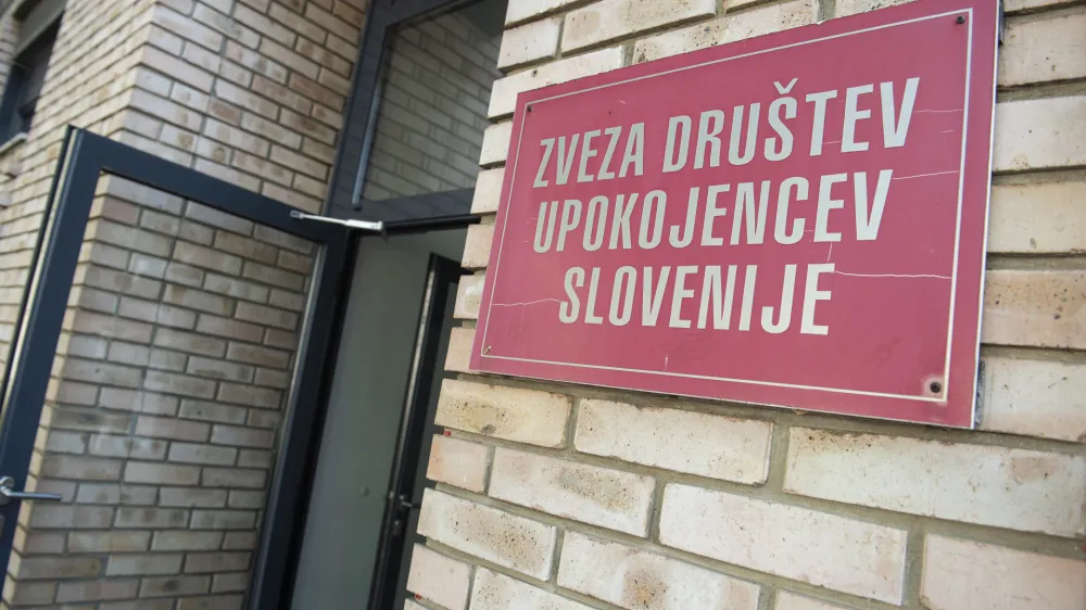 Ljubljana, ZDUS.<br>Novinarska konferenca Zveze drustev upokojencev Slovenije o zakonu o spodbujanju digitalne pismenosti oziroma delitvi digitalnih bonov, ki so namenjeni digitalnemu izobrazevanju.