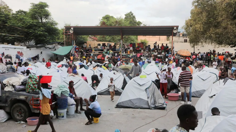 FILE PHOTO: People fleeing gang violence take shelter at a sports arena, in Port-au-Prince, Haiti September 1, 2023. REUTERS/Ralph Tedy Erol/File Photo