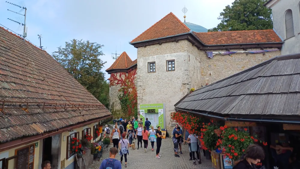 Na Šmarni gori je vse pripravljeno za mednarodni tekaški praznik, ki si je v štirih desetletjih pridobil sloves tako med vrhunskimi kot rekreativnimi ljubitelji gorskih tekov.