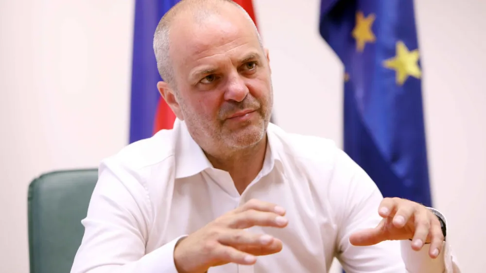 - 22.08.2023 - Uroš Brežan, ekonomist in politik - minister za okolje in prostor od junija 2022 do januarja 2023 in po preoblikovanju vlade minister za naravne vire in prostor od januarja 2023 v 15. slovenski vladi pod vodstvom Roberta Goloba //FOTO: Tomaž Skale