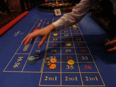 ﻿- igralna miza - ruleta - krupje<br><br><br>- 08.12.2016 - HIt Casino Perla Nova Gorica - igralniško-zabaviščni center - igralništvo - igralnica   //FOTO: Luka Cjuha. .