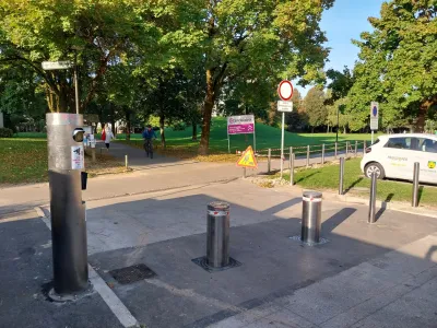 Medtem ko eni hvalijo odločitev občine, da je omejila dostop do poti med terasastimi bloki v Kosezah, se drugi pritožujejo, da gre za samovoljno potezo.