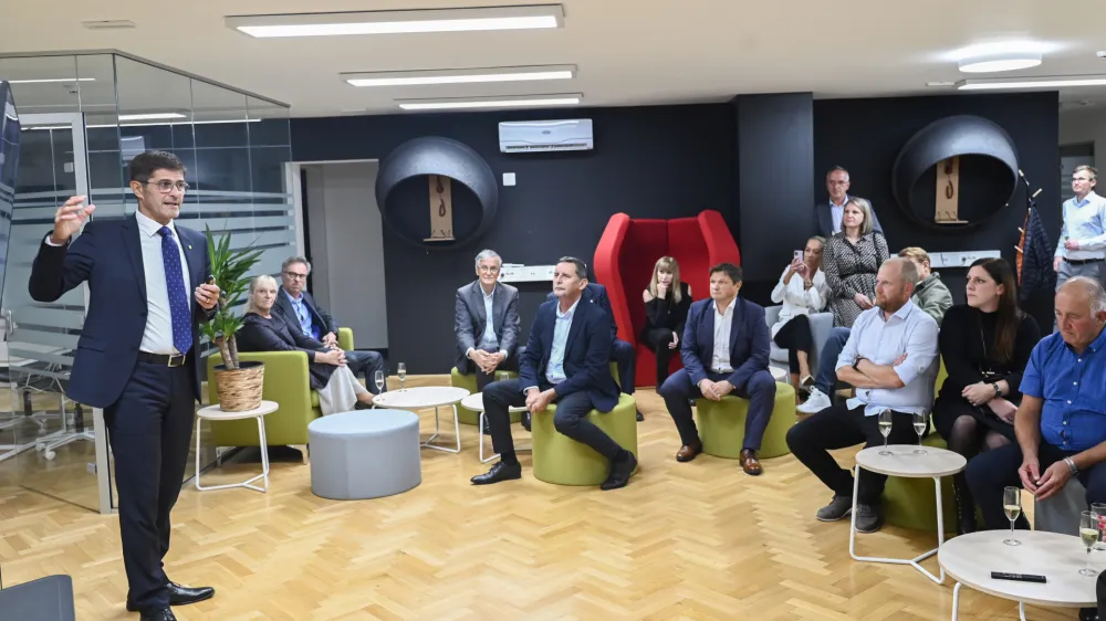 župan Mestne občine Kranj Matjaž Rakovec- 10.10.2023 - 23. Slovenska GAZELA 2023 &ndash; regijski izbor najbolj&scaron;ih najhitreje rastočih podjetij v organizaciji časnika Dnevnik &ndash; razglasitev gorenjske gazele 2023 v Kranju //FOTO: Nik Erik Neubauer