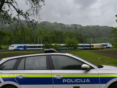 - 11.05.2023 - Iztirjen vlak v Kresnicah s 50 potniki. //FOTO: Nik Erik Neubauer