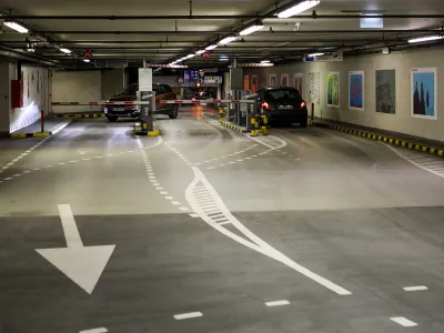 - 12.01.2021 - Parkirna hi&scaron;a PH Kongresni trg &ndash; garažna hi&scaron;a je opremljena z avtomatskimi vhodno-izhodnim sistemi, avtomatskimi blagajnami in video nadzornim sistemom - //FOTO: Bojan Velikonja