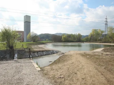 Podutiški bajer želi občina sanirati in okrog njega urediti parkovne površine. 