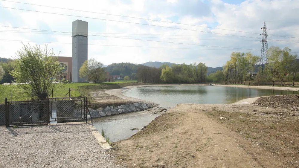 Podutiški bajer želi občina sanirati in okrog njega urediti parkovne površine. 