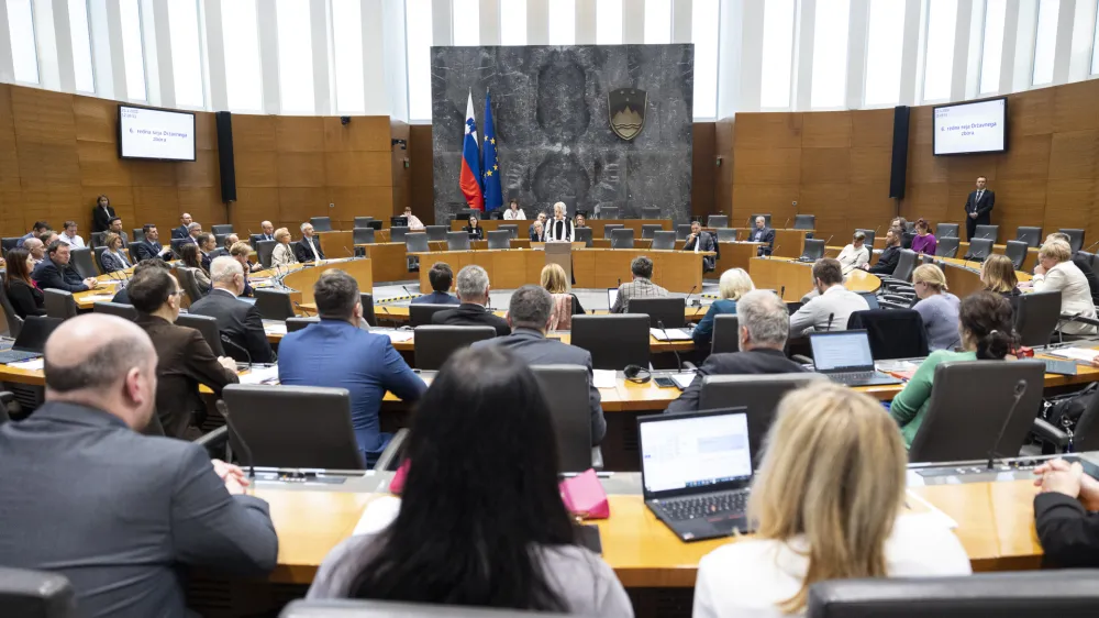 Ljubljana, drzavni zbor.<br>Redna seja drzavnega zbora s poslanskimi vprasanji ministrski ekipi.