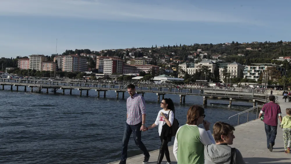 V nepremičninskem hotelirskem podjetju bi morala imeti država manjšinski lastniški delež in ga uvrstiti na borzo, predlaga profesor na ljubljanski ekonomski fakulteti dr. Marko Jaklič.