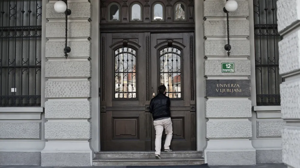 - stavba Univerza v Ljubljani, Kongresni trg 12//FOTO. Luka Cjuha