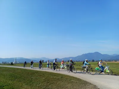 Povezava središča Škofje Loke in njenega zaledja z nadaljevanjem proti Kranju je za kolesarje privlačnejša in uporabnejša.