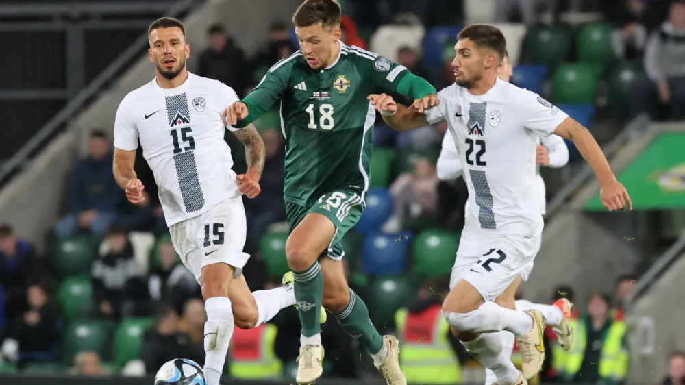 Soccer Football - Euro 2024 Qualifier - Group H - Northern Ireland v Slovenia - Windsor Park, Belfast, Northern Ireland - October 17, 2023 Northern Ireland's Brad Lyons in action with Slovenia's Adam Gnezda Cerin and Jan Mlakar REUTERS/Lorraine Osullivan