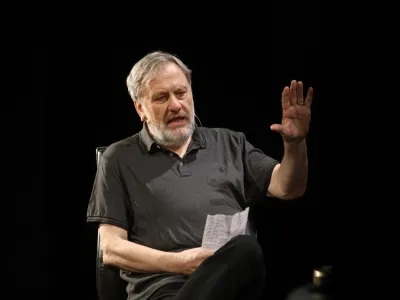 Slavoj Žižek- 09.05.2022 – Oddaja Studio City v Slovenskem mladinskem gledališču - Dan zmage z Marcelom - nekdanjega voditelja oddaje Studio City na RTV Marcela Štefančiča ter njegove goste in kolumniste je gostil oder Slovenskega mladinskega gledališča.  //FOTO: Luka Cjuha