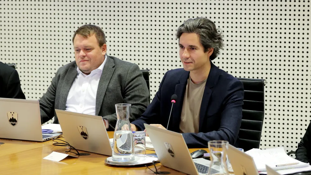 Ljubljana, vlada.<br>Redna tedenska seja vlade.<br>Minister za solidarno prihodnost Simon Maljevac in minister za delo, druzino, socialne zadeve in enake moznosti Luka Mesec.